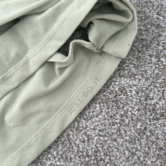Nike Green Cropped Shirt - Picture 3 of 4